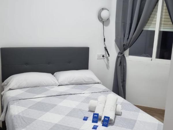 Hostal Vara Madrid : photo 8 de la chambre chambre double avec salle de bains privative