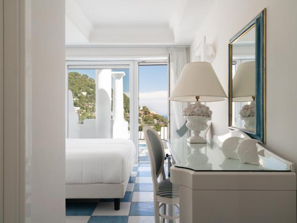 La Residenza Capri : photo 3 de la chambre chambre double deluxe avec terrasse - vue sur mer