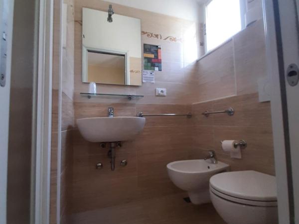 Hotel Amalfi : photo 9 de la chambre chambre double ou lits jumeaux