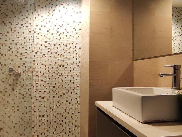 Penthouse on 34 - The Highest Unit and Best Views in Regalia & Private Rooftop Terrace : photo 2 de la chambre chambre double avec lit d'appoint