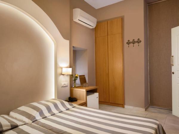 Morfeas Hotel : photo 3 de la chambre petite chambre lits jumeaux