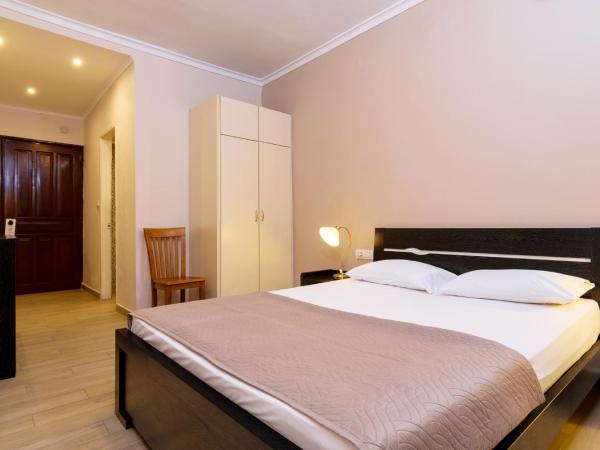 Archontiki City Hotel : photo 2 de la chambre chambre double avec lit double