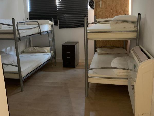 Bilbao Central Rooms : photo 5 de la chambre chambre quadruple avec salle de bains privative