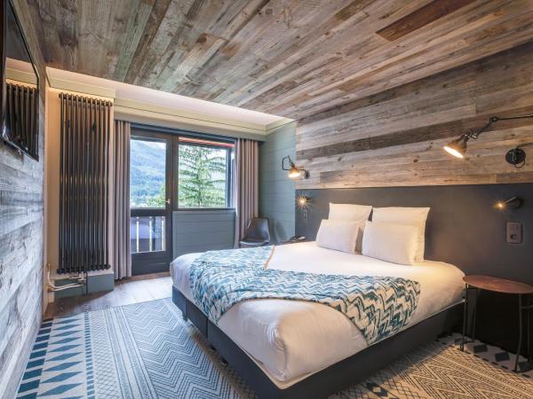Chalet Hôtel Le Prieuré & Spa : photo 1 de la chambre chambre double ou lits jumeaux avec vue sur le mont blanc
