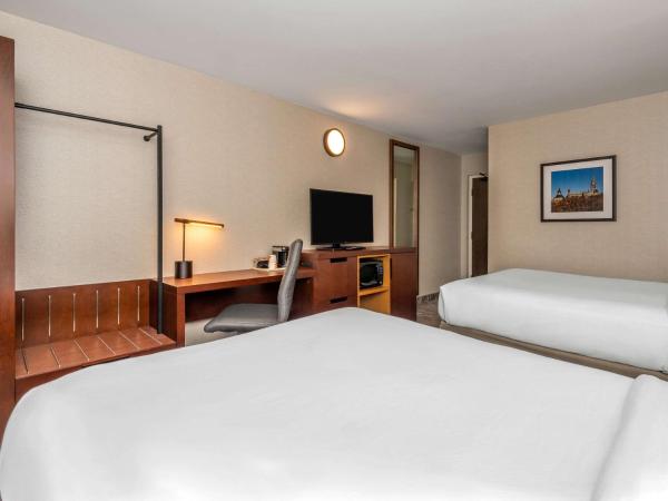 Comfort Inn West : photo 1 de la chambre hébergement 2 lits queen-size - non-fumeurs - 2e Étage