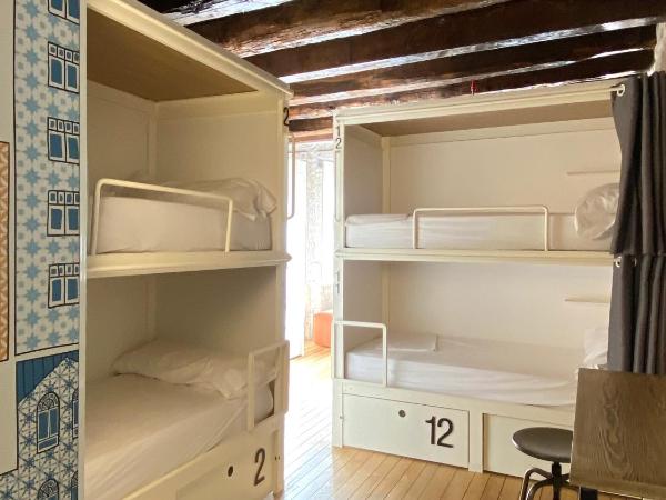 The Central House Porto Ribeira : photo 7 de la chambre lit dans dortoir mixte de 12 lits avec salle de bains privative