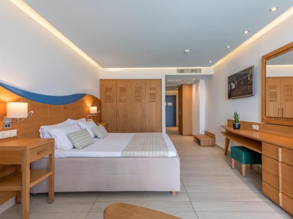 Lyttos Beach : photo 4 de la chambre suite avec piscine commune - côté mer