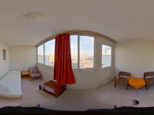 Hotel Savoy : photo 4 de la chambre chambre supérieure - vue sur mer et ville