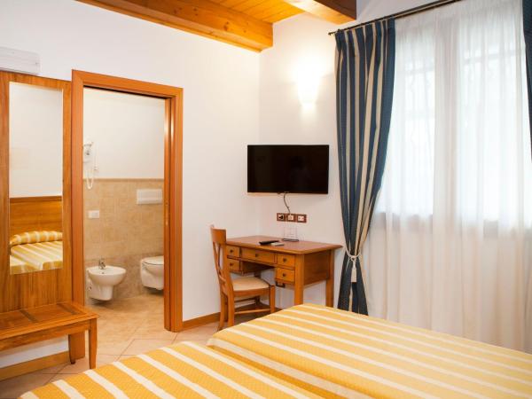 Hotel Casanova : photo 2 de la chambre chambre lits jumeaux avec salle de bains privative