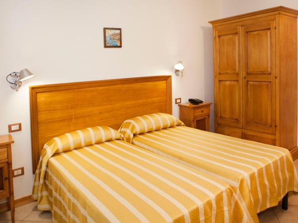 Hotel Casanova : photo 1 de la chambre chambre lits jumeaux avec salle de bains privative