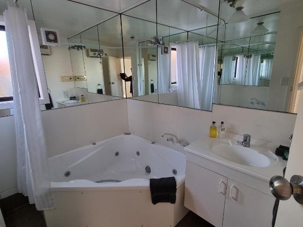 755 Regal Court Motel : photo 2 de la chambre appartement 1 chambre