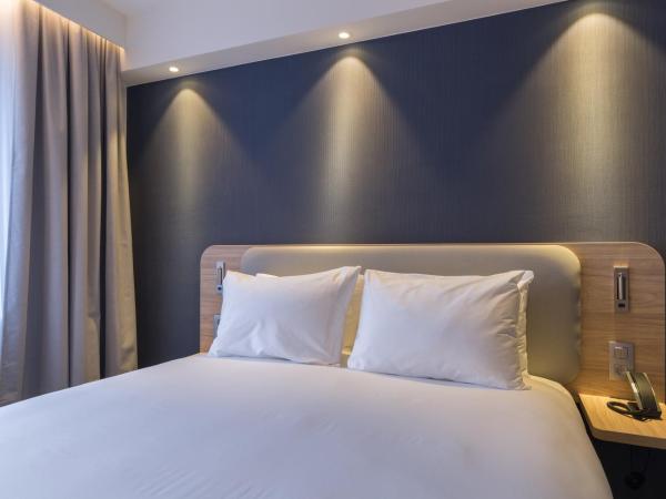 Holiday Inn Express Brussels-Grand-Place, an IHG Hotel : photo 3 de la chambre suite lit queen-size avec canapé-lit