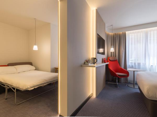 Holiday Inn Express Brussels-Grand-Place, an IHG Hotel : photo 2 de la chambre suite lit queen-size avec canapé-lit