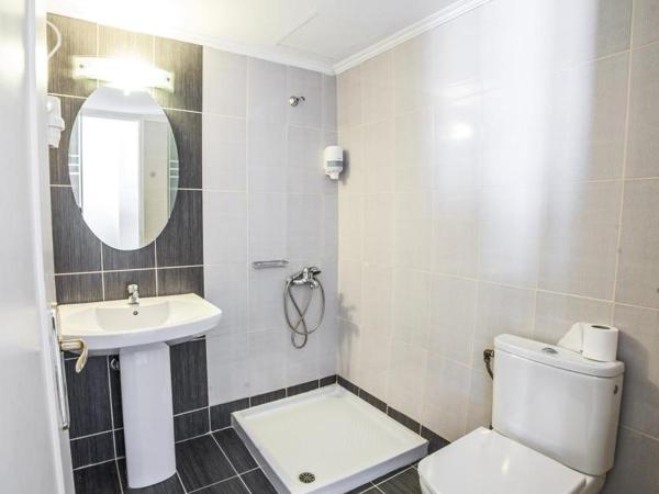 Archontiki City Hotel : photo 9 de la chambre chambre triple avec balcon