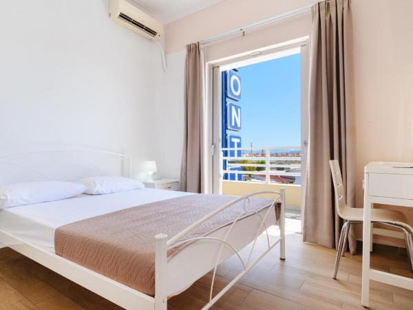 Archontiki City Hotel : photo 1 de la chambre chambre triple avec lit double