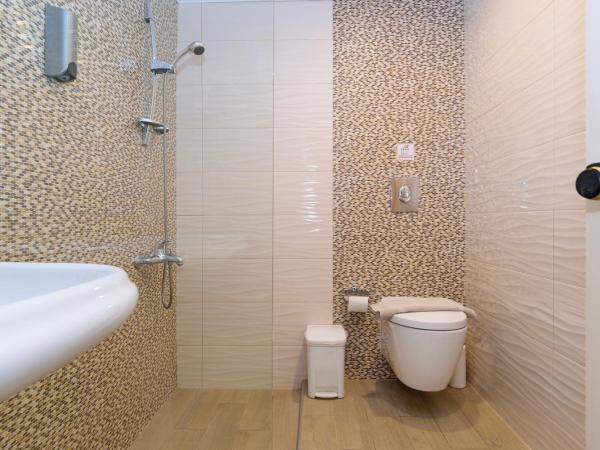 Archontiki City Hotel : photo 6 de la chambre chambre triple avec lit double