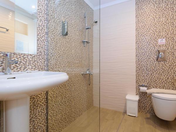 Archontiki City Hotel : photo 7 de la chambre chambre triple avec lit double