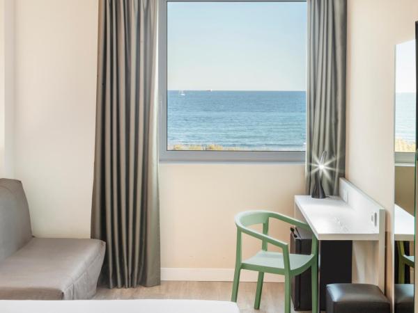 B&B HOTEL Alicante : photo 3 de la chambre chambre double - vue sur mer