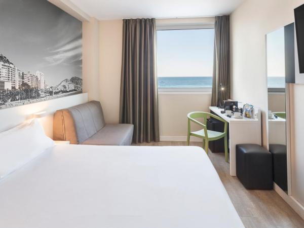 B&B HOTEL Alicante : photo 2 de la chambre chambre double supérieure