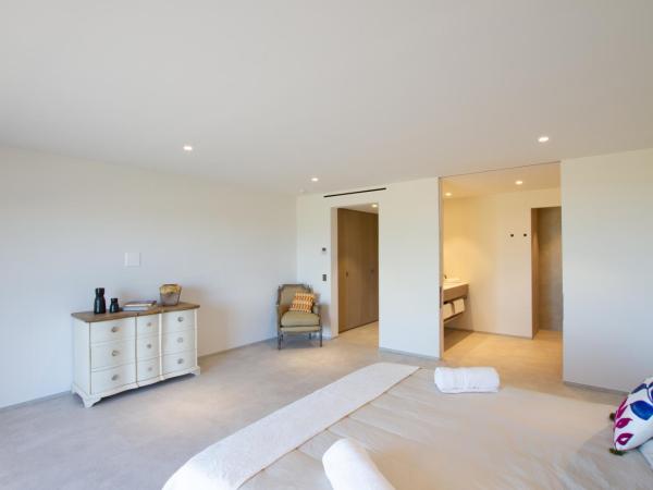 Le Mas Saint Michel Grimaud : photo 9 de la chambre chambre double avec salle de bains privative