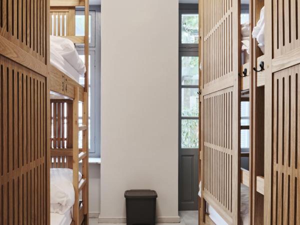 When in Athens Hostel : photo 3 de la chambre lit dans dortoir mixte de 8 lits