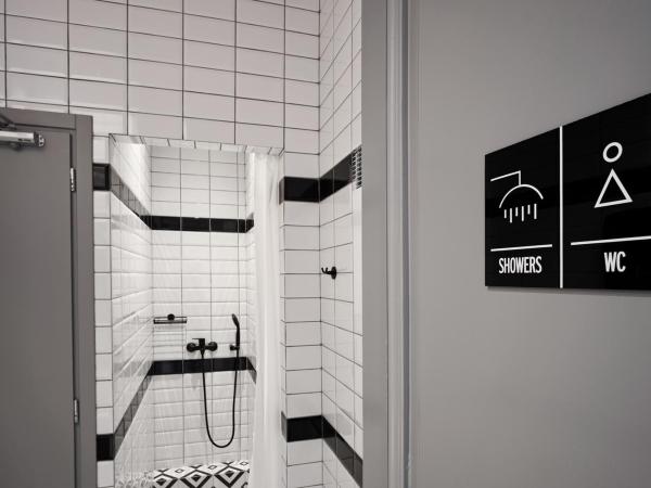 When in Athens Hostel : photo 6 de la chambre lit dans dortoir pour femmes de 6 lits