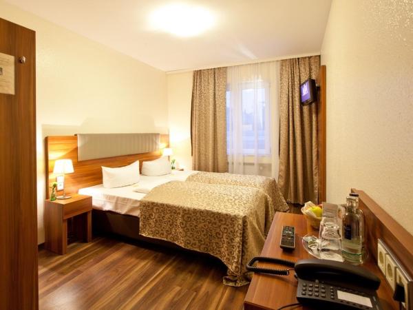 Hotel Frankfurt Messe : photo 2 de la chambre chambre double ou lits jumeaux avec salle de bains privative