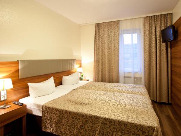 Hotel Frankfurt Messe : photo 3 de la chambre chambre double ou lits jumeaux avec salle de bains privative