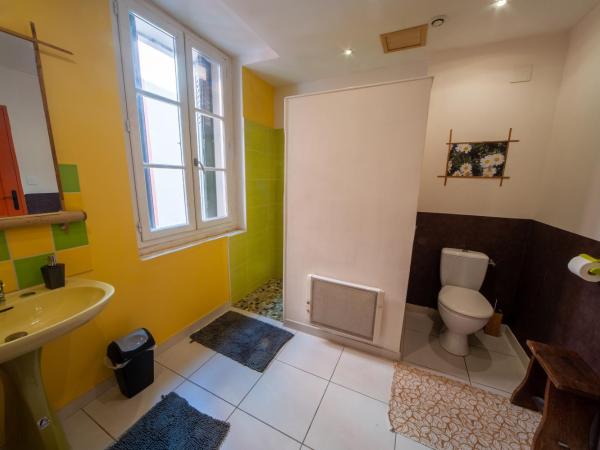 Rêver à Béziers Centre ville et Gare : photo 1 de la chambre chambre triple