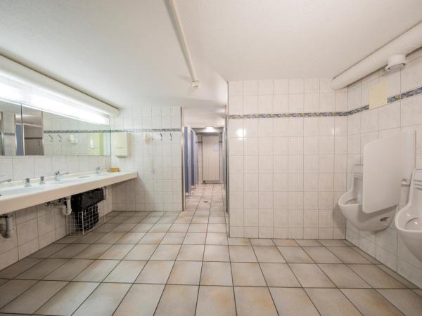 Berggasthaus First - Only Accessible by Cable Car : photo 4 de la chambre lit simple dans dortoir mixte - cottage