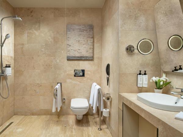 Crowne Plaza - Istanbul Tuzla Viaport Marina, an IHG Hotel : photo 3 de la chambre chambre lit king-size standard - accessible aux personnes à mobilité réduite