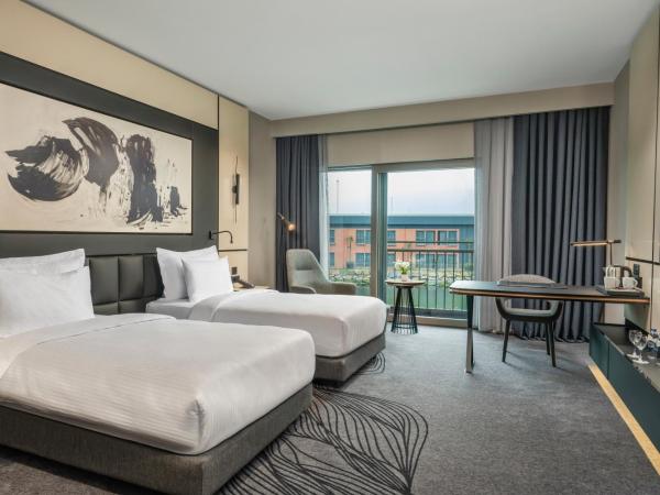 Crowne Plaza - Istanbul Tuzla Viaport Marina, an IHG Hotel : photo 1 de la chambre chambre supérieure lits jumeaux