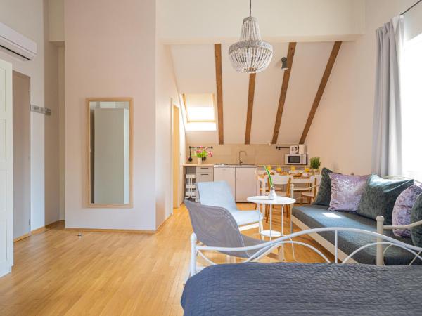 Paon Boutique Apartments : photo 3 de la chambre studio lit king-size avec canapé-lit