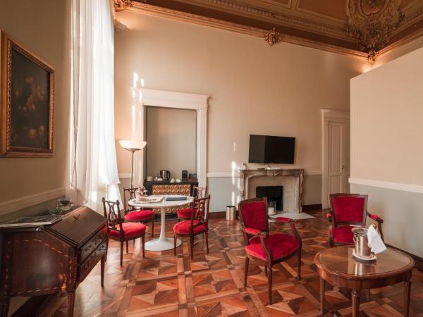 Royal Palace Hotel : photo 8 de la chambre suite deluxe avec lit king-size