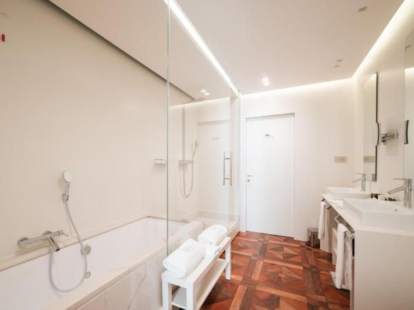 Royal Palace Hotel : photo 10 de la chambre suite deluxe avec lit king-size