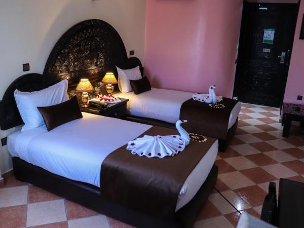 Hôtel Riad Salam Agadir : photo 6 de la chambre chambre lits jumeaux avec salle de bains