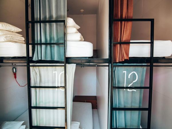 LX Hostel : photo 6 de la chambre lit simple dans dortoir de 10 lits