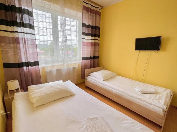 Hostel DV Morski - z prywatnymi łazienkami : photo 2 de la chambre chambre double avec salle de bains privative