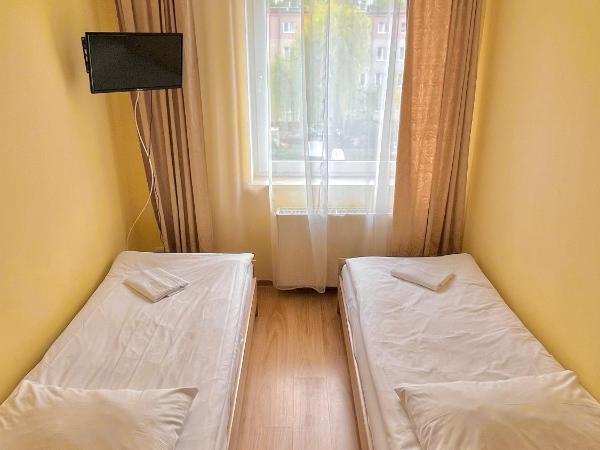 Hostel DV Morski - z prywatnymi łazienkami : photo 8 de la chambre chambre double avec salle de bains privative