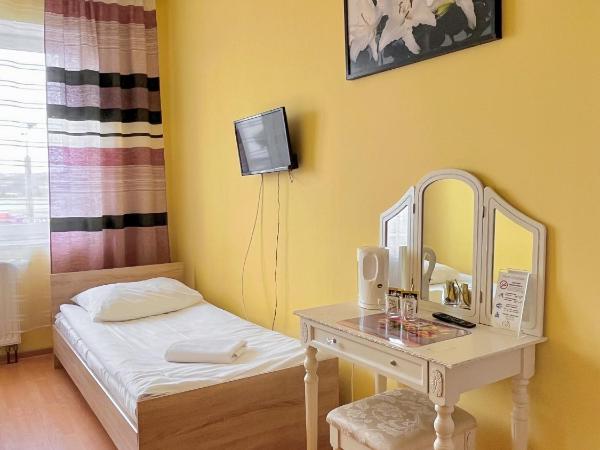 Hostel DV Morski - z prywatnymi łazienkami : photo 4 de la chambre chambre double avec salle de bains privative