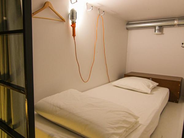 LX Hostel : photo 3 de la chambre lit dans dortoir pour femmes de 6 lits