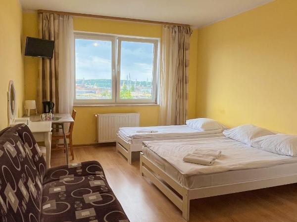 Hostel DV Morski - z prywatnymi łazienkami : photo 2 de la chambre chambre triple avec salle de bains
