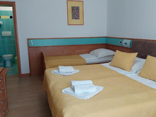 Bed and Breakfast La Rossa : photo 3 de la chambre chambre triple avec balcon