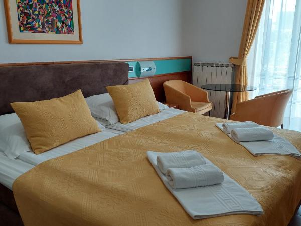 Bed and Breakfast La Rossa : photo 4 de la chambre chambre triple avec balcon
