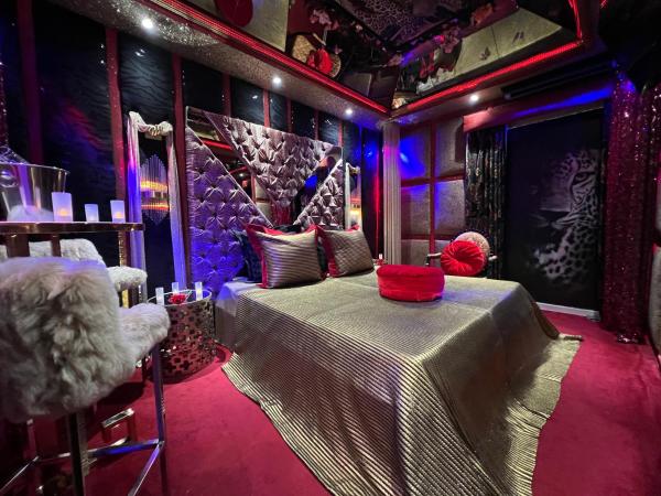Priamos Hotel Erato : photo 8 de la chambre chambre lit king-size - vue sur montagne