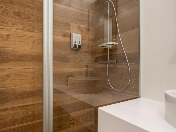 limehome Barcelona Carrer de Fontcoberta - Digital Access : photo 3 de la chambre chambre lits jumeaux
