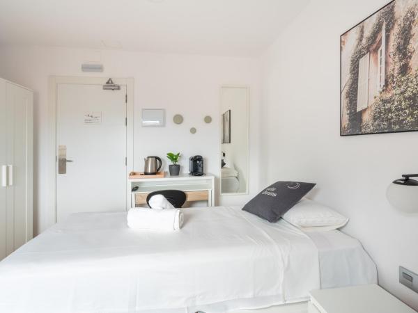 limehome Barcelona Carrer de Fontcoberta - Digital Access : photo 3 de la chambre chambre lits jumeaux Économique