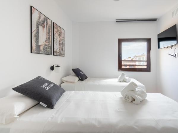 limehome Barcelona Carrer de Fontcoberta - Digital Access : photo 8 de la chambre chambre lits jumeaux Économique