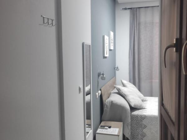 Hostal Puerta Carmona : photo 7 de la chambre chambre double standard