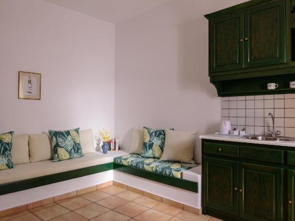 Nikos Villas : photo 3 de la chambre studio - vue sur piscine 